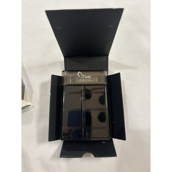 ME Makeover Essentials Complete Petite Set - Powder Shadow & Liner - Makeup Kit - Picture 3 of 4